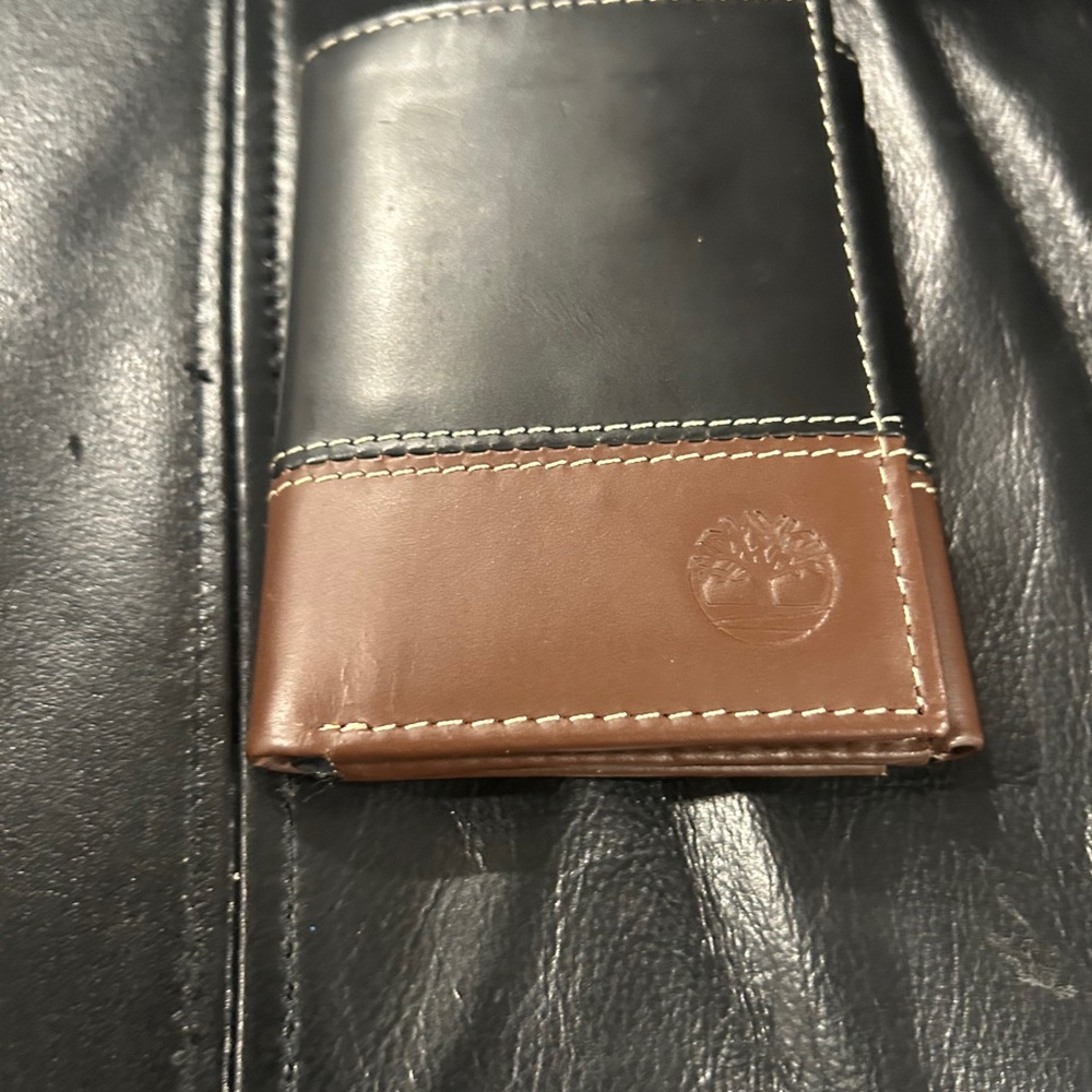 Timberland Two-Tone Black and Brown Leather Card Holder - Picture 1 of 7